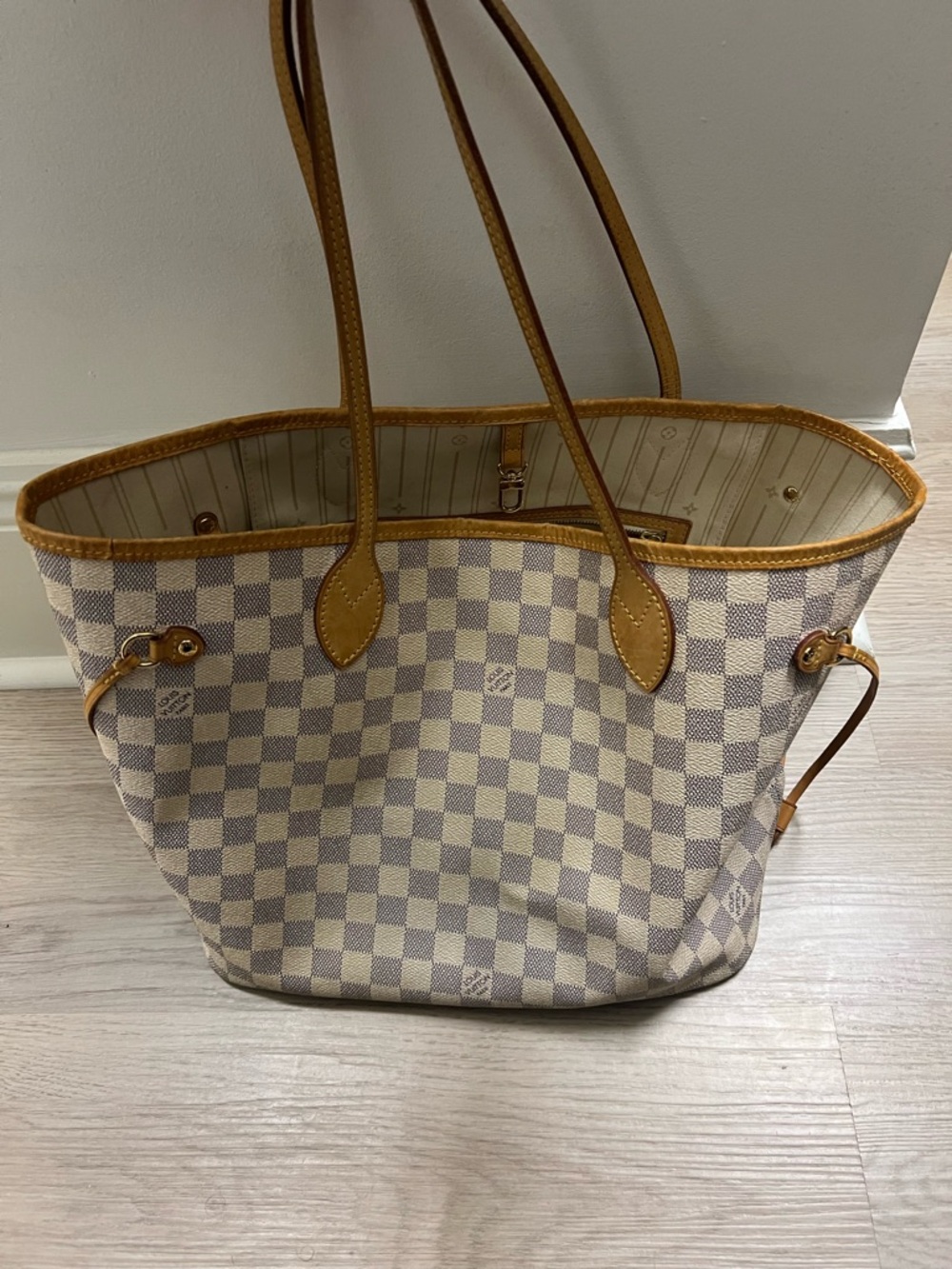 Louis Vuitton authentic damier neverfull